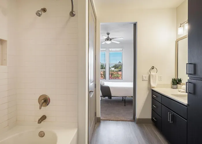 Modern Cozysuites On The Town Waterfront 15 * Tempe